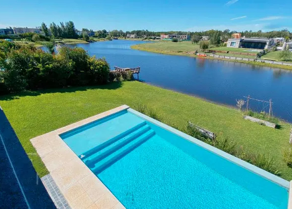 Pileta-Laguna-Barrio-Alquiler-casa